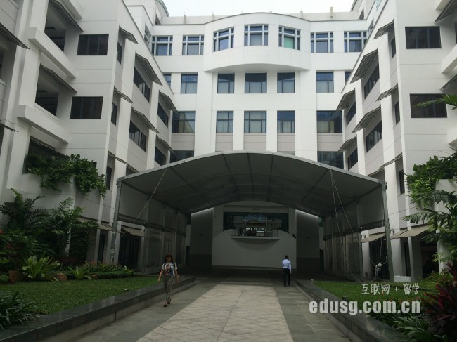 去新加坡讀小學的費用