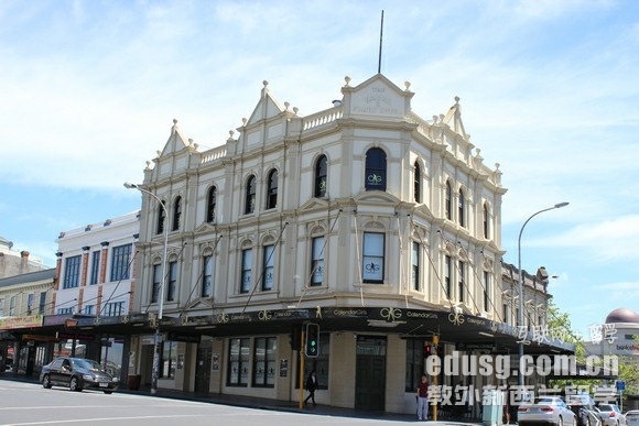 mqsW
