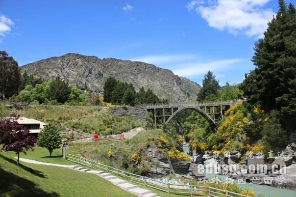 mWĂн